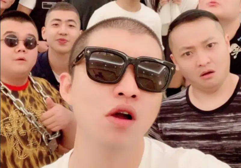 ks平台二驴私生子事件_二驴直播自爆父亲私生子真相_二驴的网红八卦是谁-