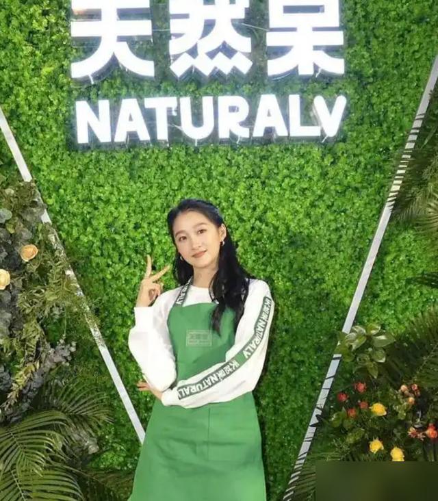 明星有哪些热点事件知乎,_关晓彤形象崩塌原因分析_关晓彤奶茶店加盟商纠纷